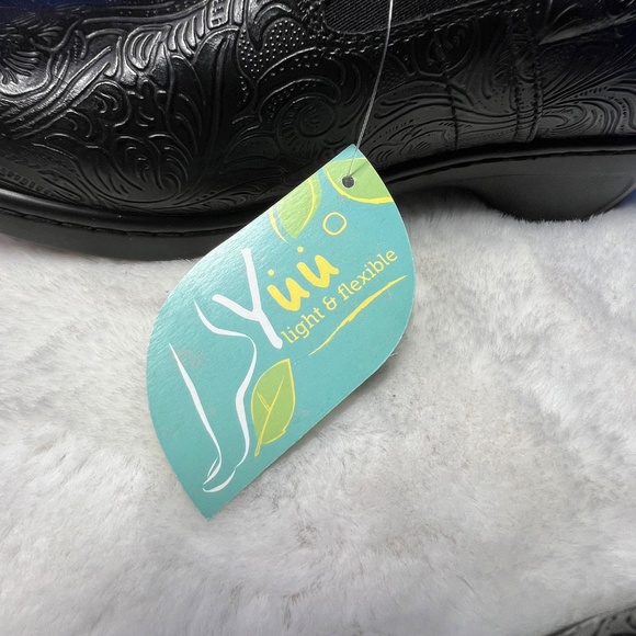 NIB/NWT🤩 |•YŮŮ•| Light & Flexible Bethanee Comfort Clogs Size 9 Wide - Picture 14 of 16